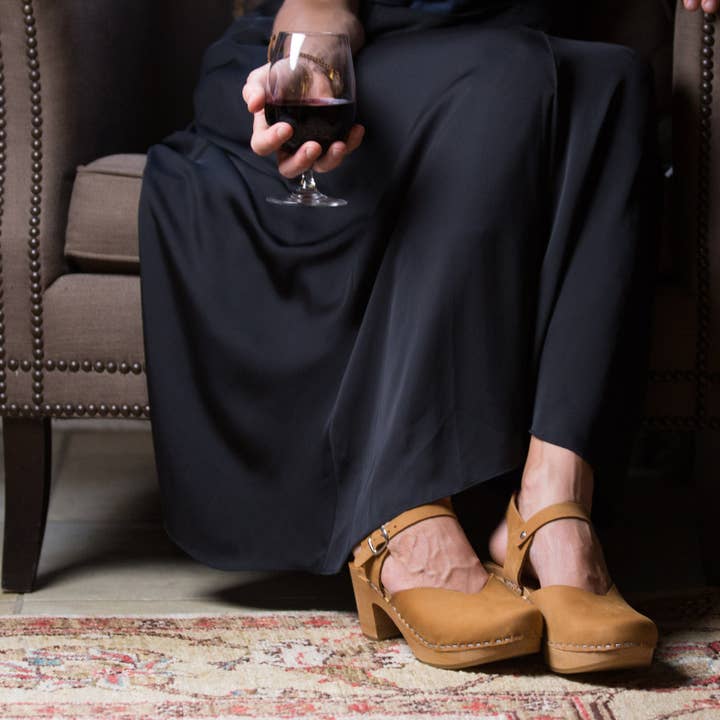 Love of Clogs - Wholesale Clogs – Women's - Amelia Heel Clogs | Tan7