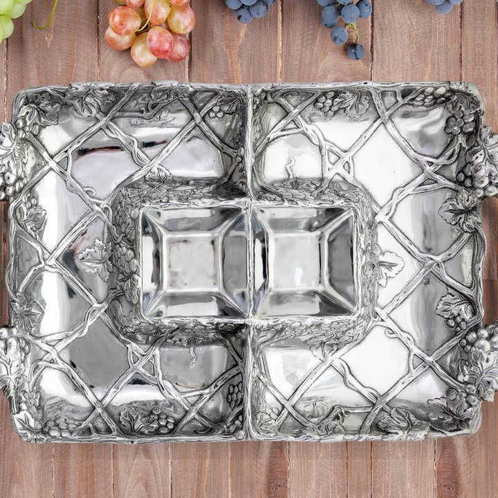 Plateau de divertissement Raisin pour la vente par Arthur Court