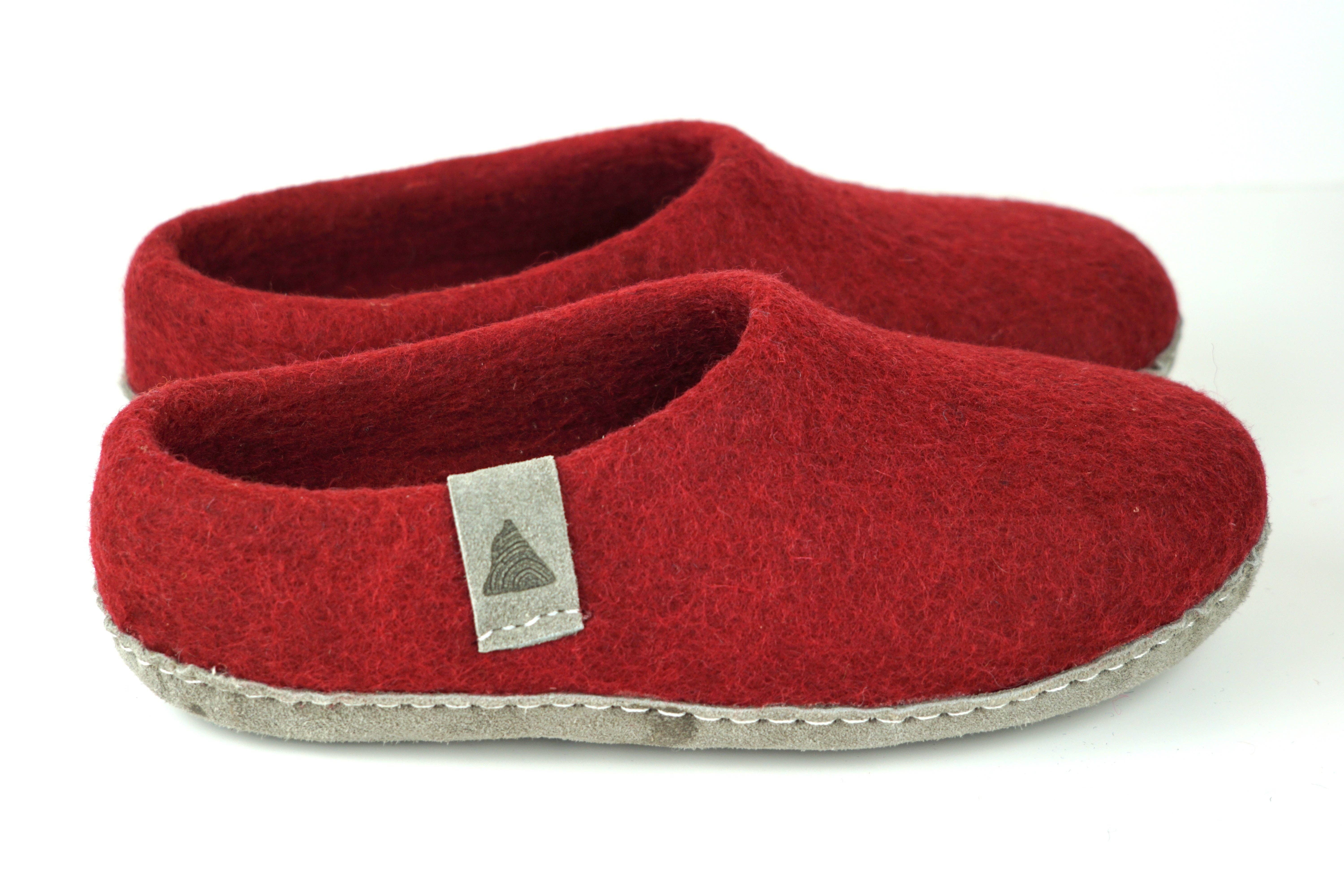 The Cottager – wholesale Slippers – Women's – Shlips Canoe Red9
