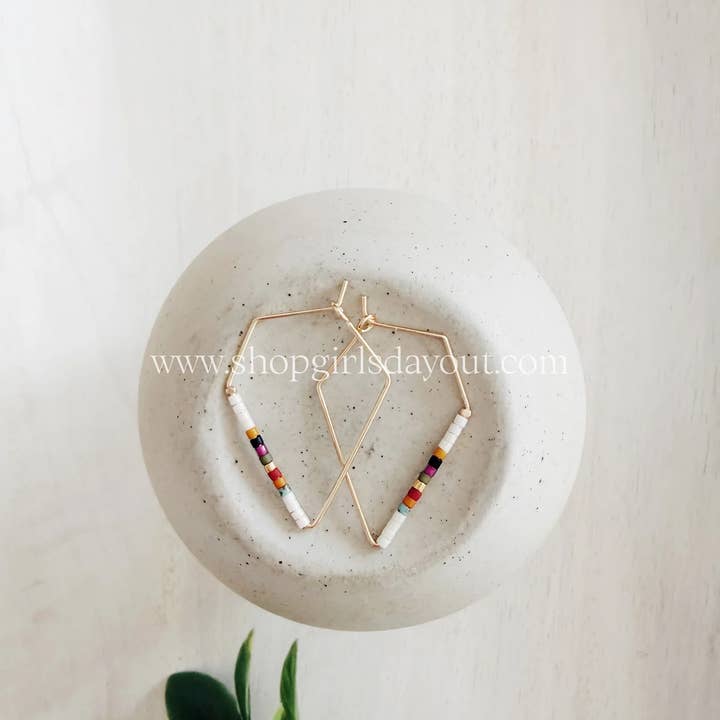 Pulloverwetter // vergoldete Glasperlen-Creolen für den Großhandel von Girls Day Out by Amy Houston