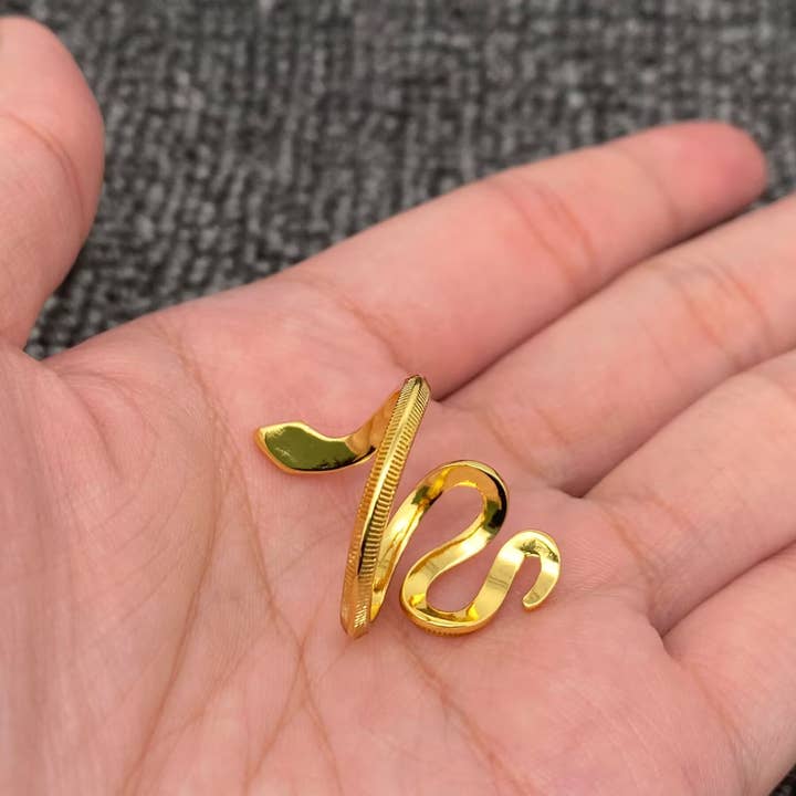 Mio Queena - Wholesale Cocktail/Statement Ring - 18K Gold Plated Textured Snake Adjustable Ring3