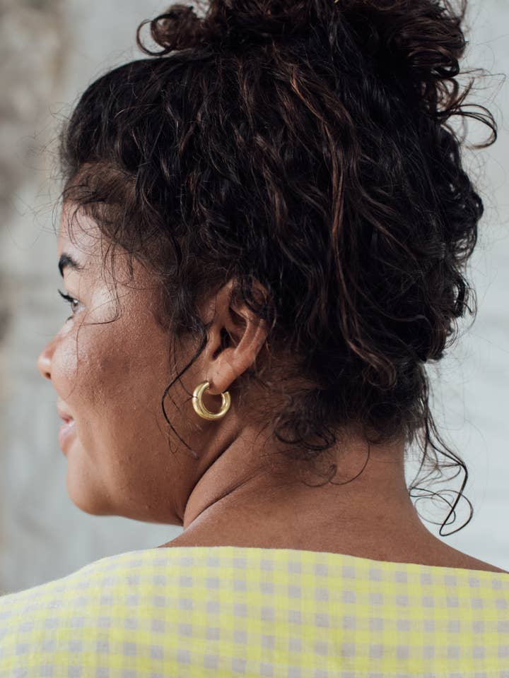 Chloe Chunky Hoop Oorbel voor wholesale door Roake Studio