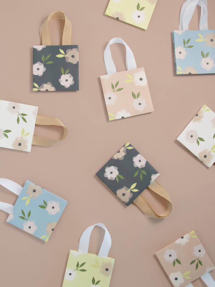 GB, Big Blooms, 10 Piece Gift Bag Tissue - Gift Bag for wholesale by Elum Designs
