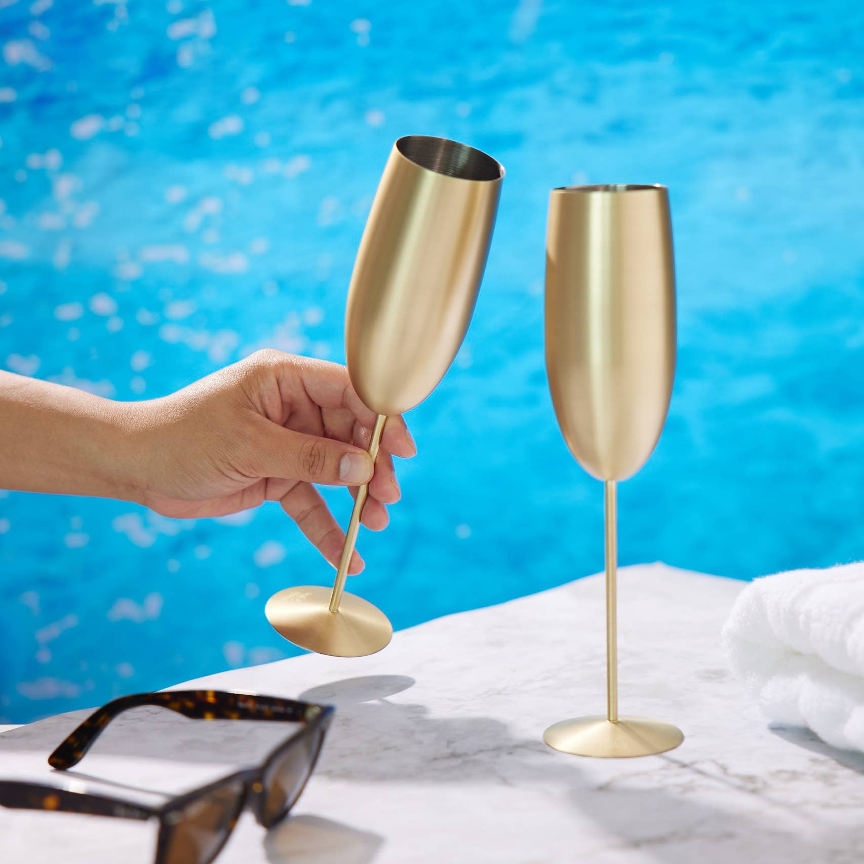 Oak & Steel – Großhandel Champagnerflöten – 4 Matte goldene Champagnerflöten5