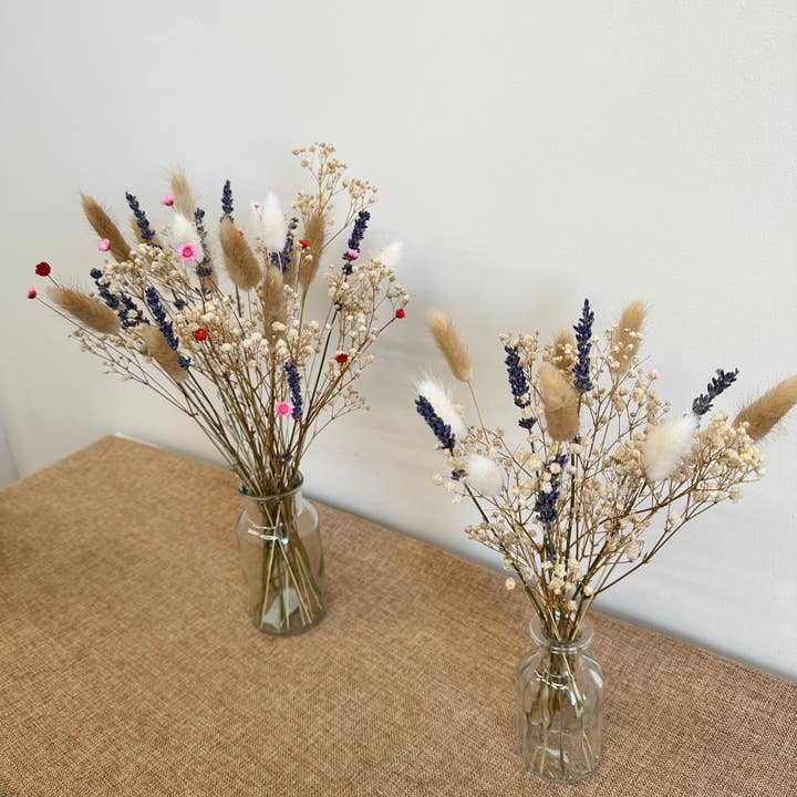 Opal Lily – Großhandel Getrocknete/gepresste Blumen – Trockenblumenstrauß mit Lavendel und Schleierkraut — Mini-Trockenblumenvase