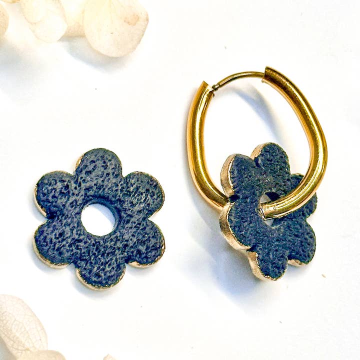 Charms de Flor Preta com Borda Dourada por atacado de Klaily