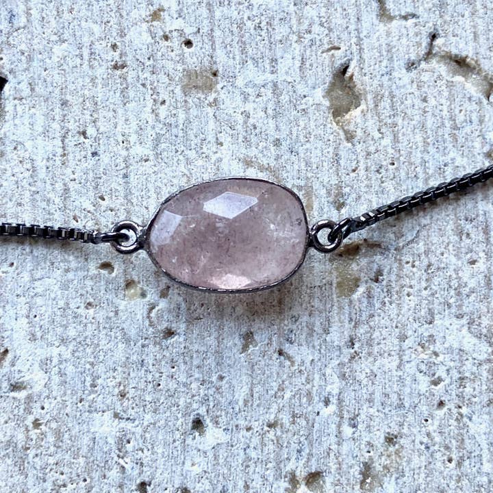 Bracelet coulissant Quartz fraise salon spa boutique pour la vente par VB&CO Designs Handmade Jewelry