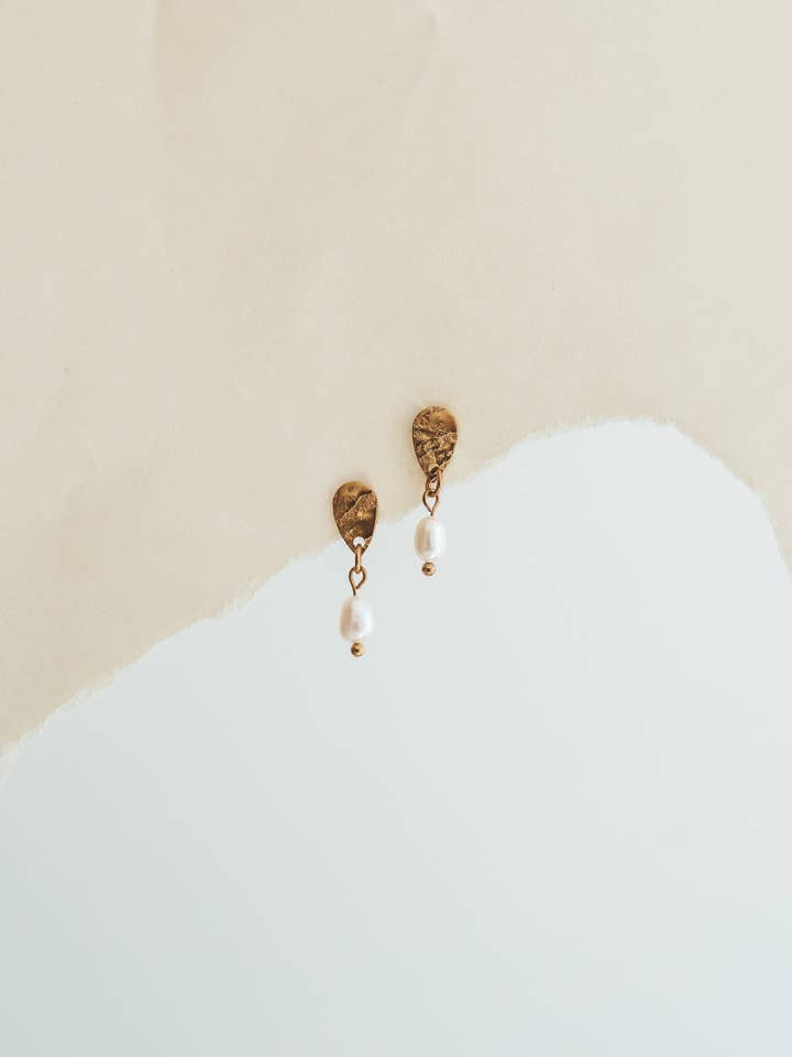 Süßwasserperlen Gold Ohrstecker für den Großhandel von Bali Soul