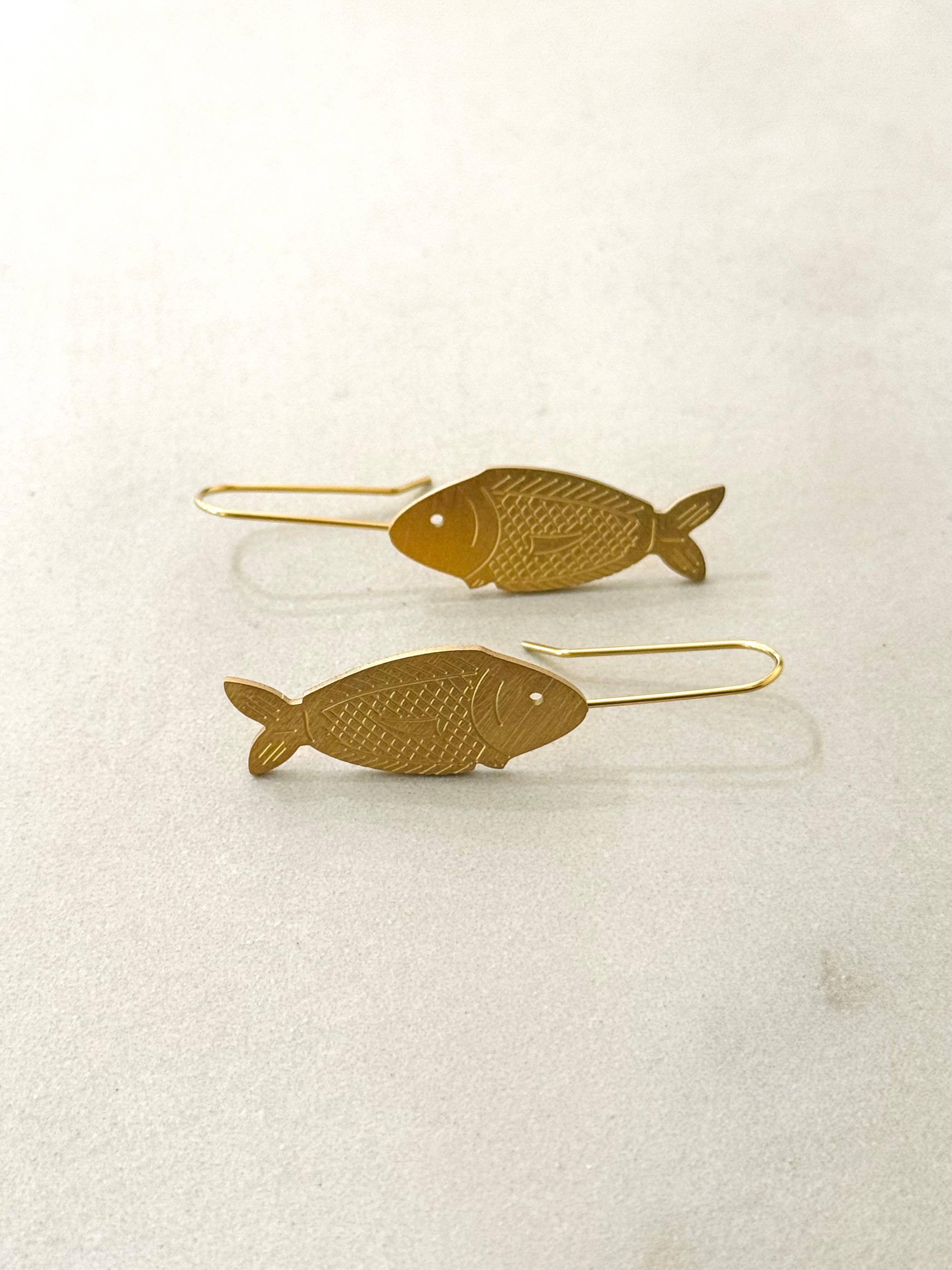 Cassette Barcelona - Wholesale Hoop earrings - Brushed Gold Fish Earrings