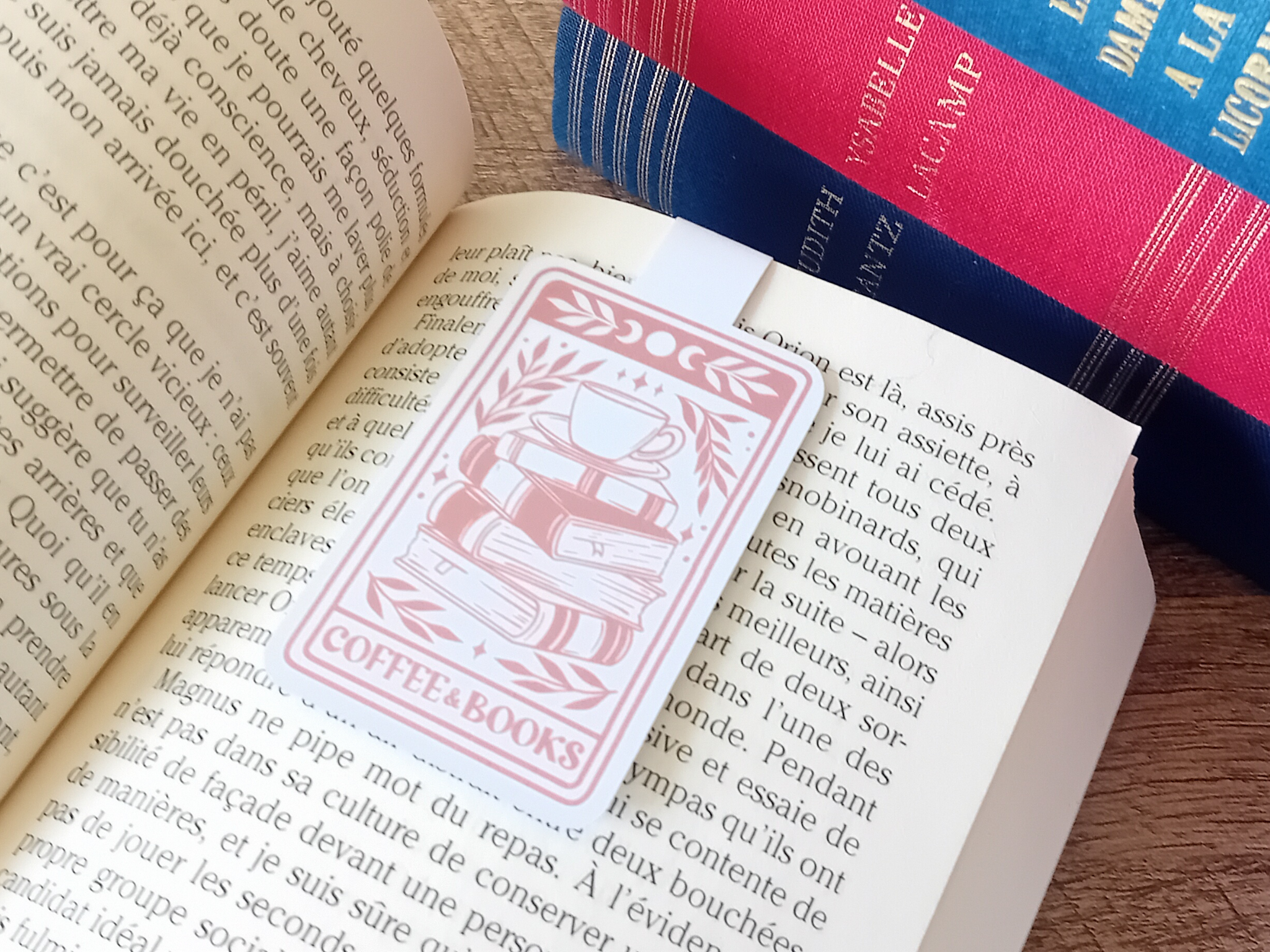 La baleine qui embosse - Wholesale Bookmark - Magnetic Bookmark - Tarot Card - Coffee & Books1