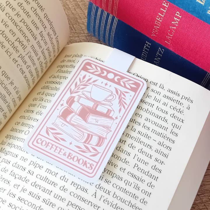 La baleine qui embosse - Wholesale Bookmark - Magnetic Bookmark - Tarot Card - Coffee & Books1