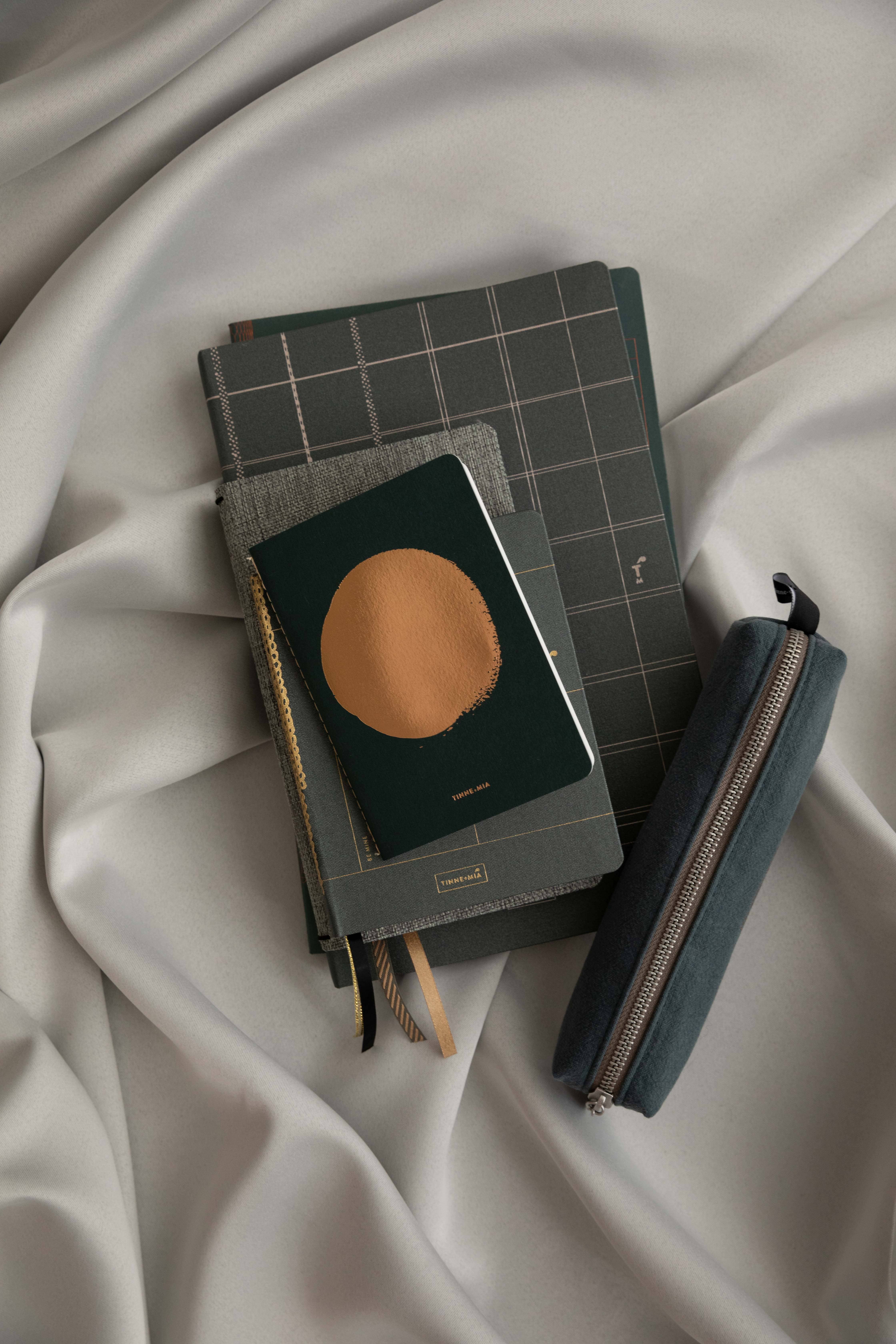 Tinne Mia - Wholesale Notebook - Notebook with button - linen - Moss Agate - FSC Mix5
