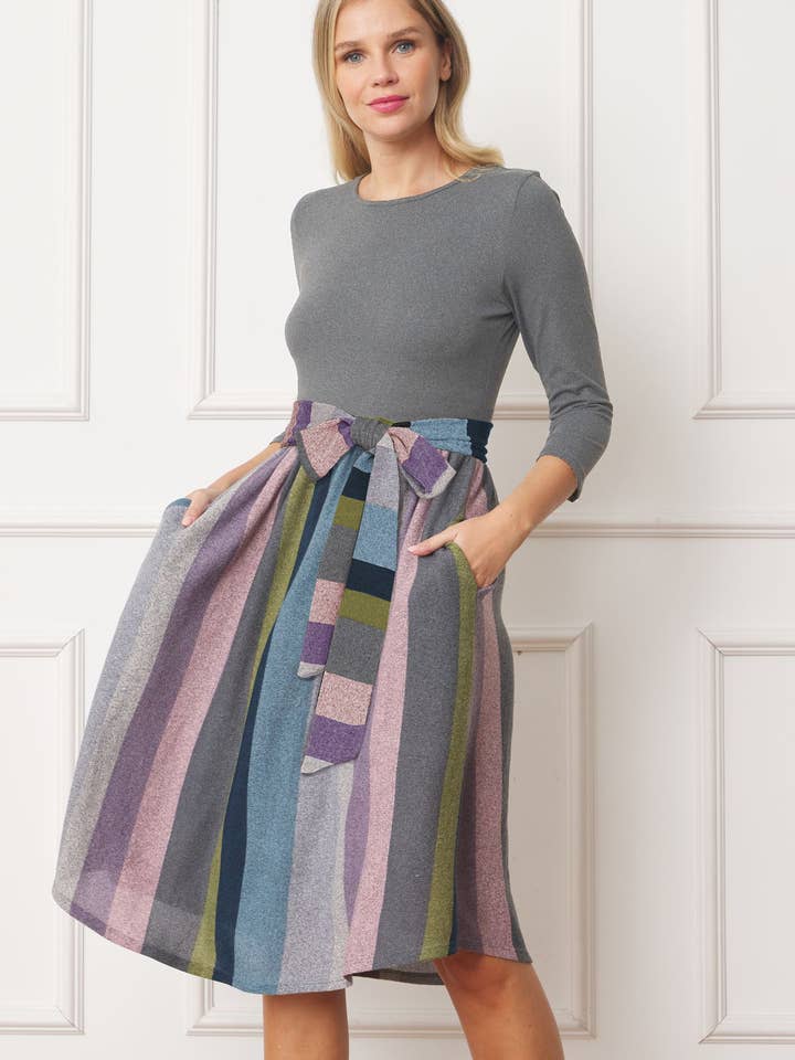 Gestreepte midi-jurk met kwartmouwen voor wholesale door EG fashion