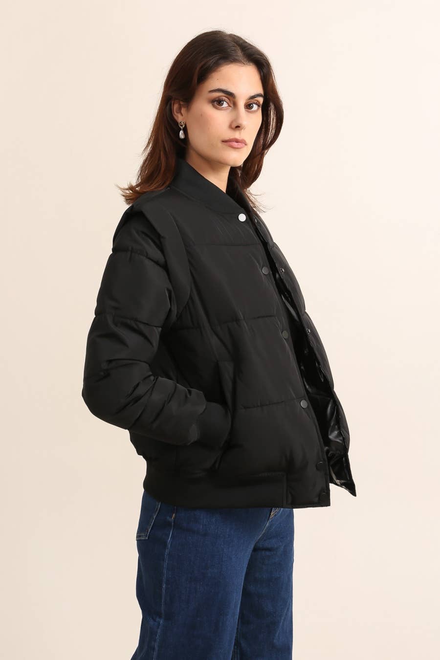 Attrait Paris – wholesale Dunjacka - Dam – Kort bomberjacka med axelvadd och knappstängning10