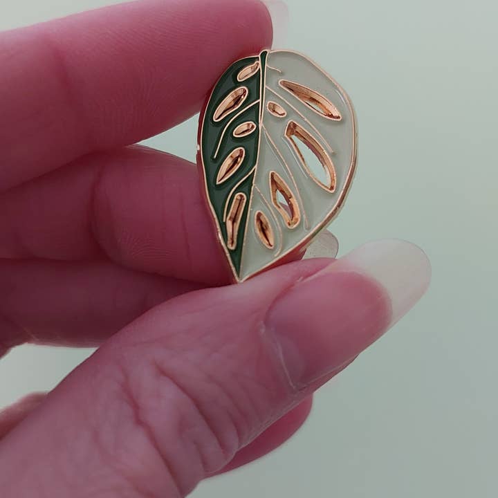 Patch Press - Wholesale Lapel Pin/Button - Monstera Adansonii swiss cheese plant Enamel Pin1