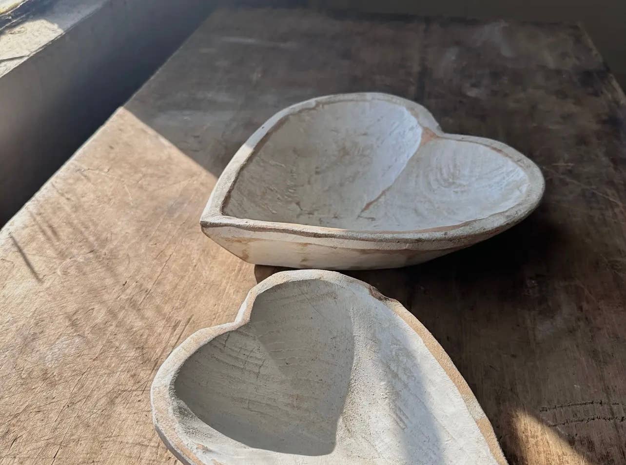 Stash Style - Vente Assiettes/plats/bols de décoration - Bols en bois en forme de cœur1