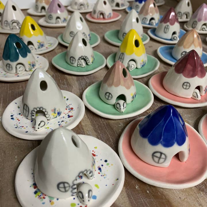 Spalted Home - Wholesale Incense Holder - White Ceramic Mouse House Cone Incense Burner With Flowers2