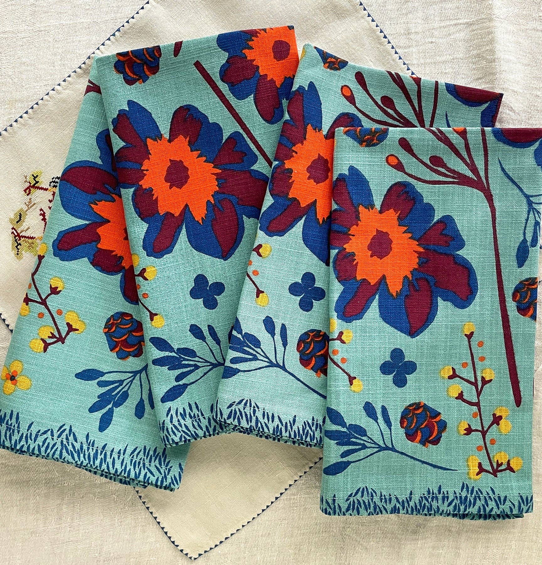 Elizabeth Grubaugh - Wholesale Dinner & Cloth Napkin - Cosmo Napkin Set of 42