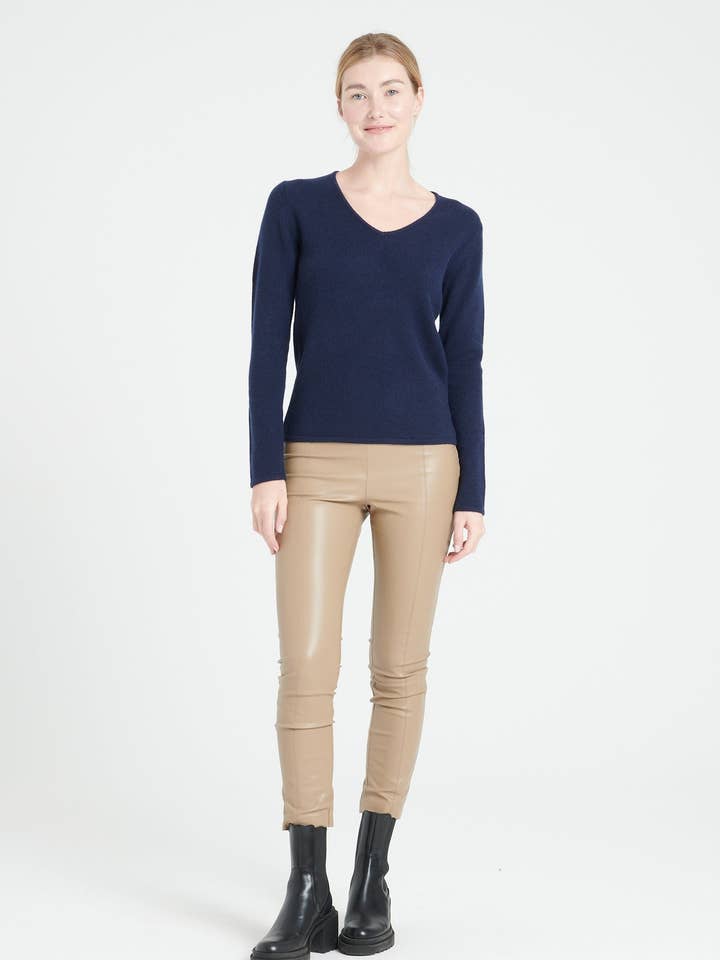 Round neck cashmere sweater 4-ply LILLY 20 for wholesale by STUDIO CASHMERE8