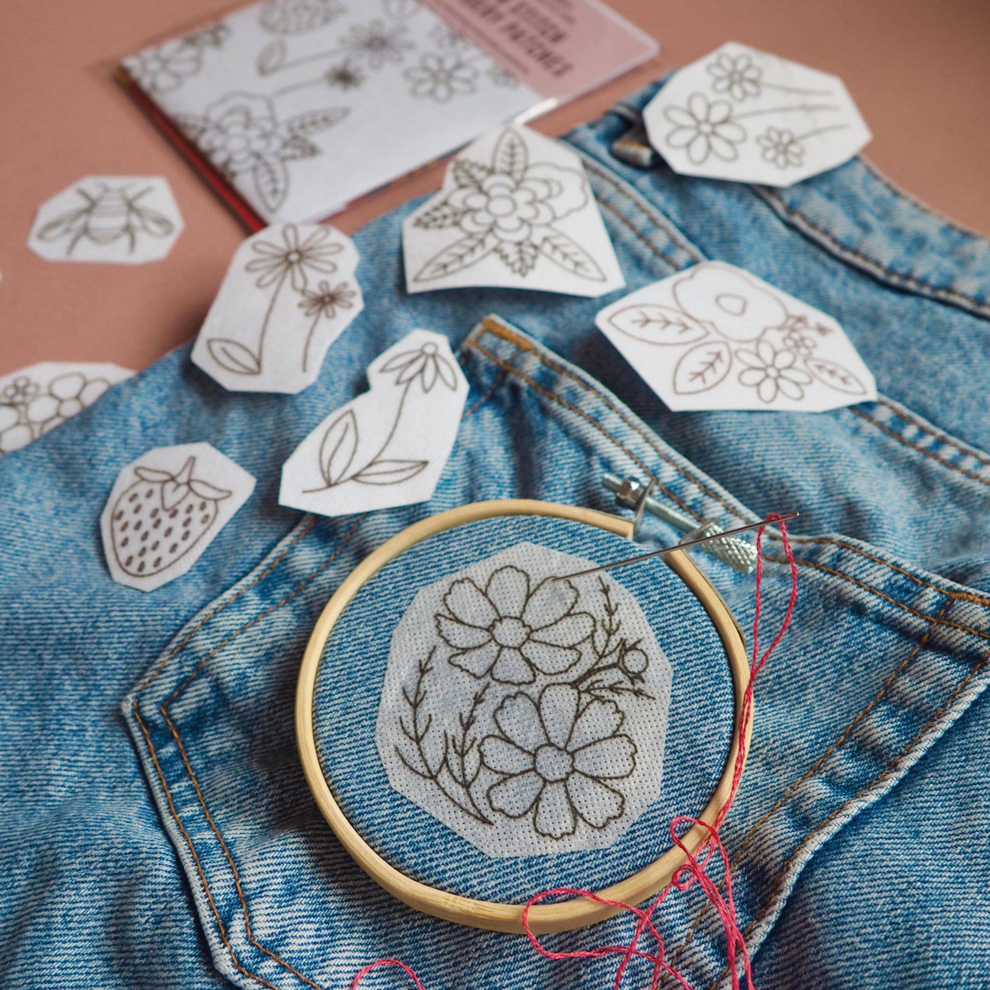 Thimble and Fabric – Großhandel Kreuzstich-/Stickzubehör – Floral Stick and Stitch Stickereien1