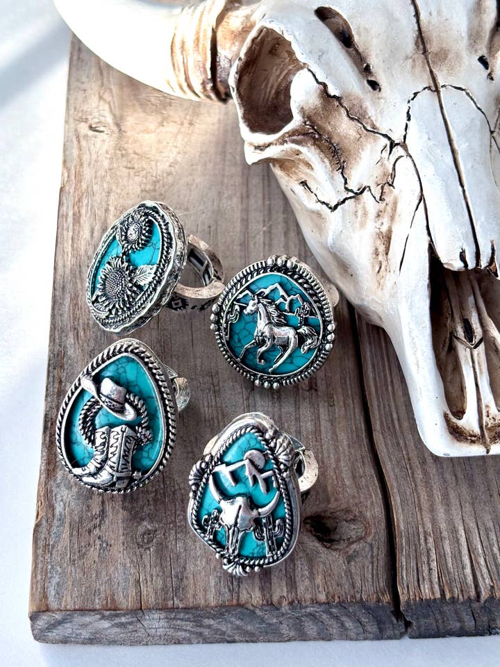 Bague extensible avec pendentif en pierre turquoise de style occidental pour la vente par Boho Ranch Shop
