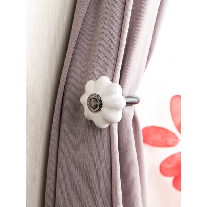 KNOBCO – wholesale Knopp/Handtag – Vit färg Enfärgad blomformdesign Gardinslips Ryggkrok Rustik badrumshanddukskrok Antik krok (Set med 2)