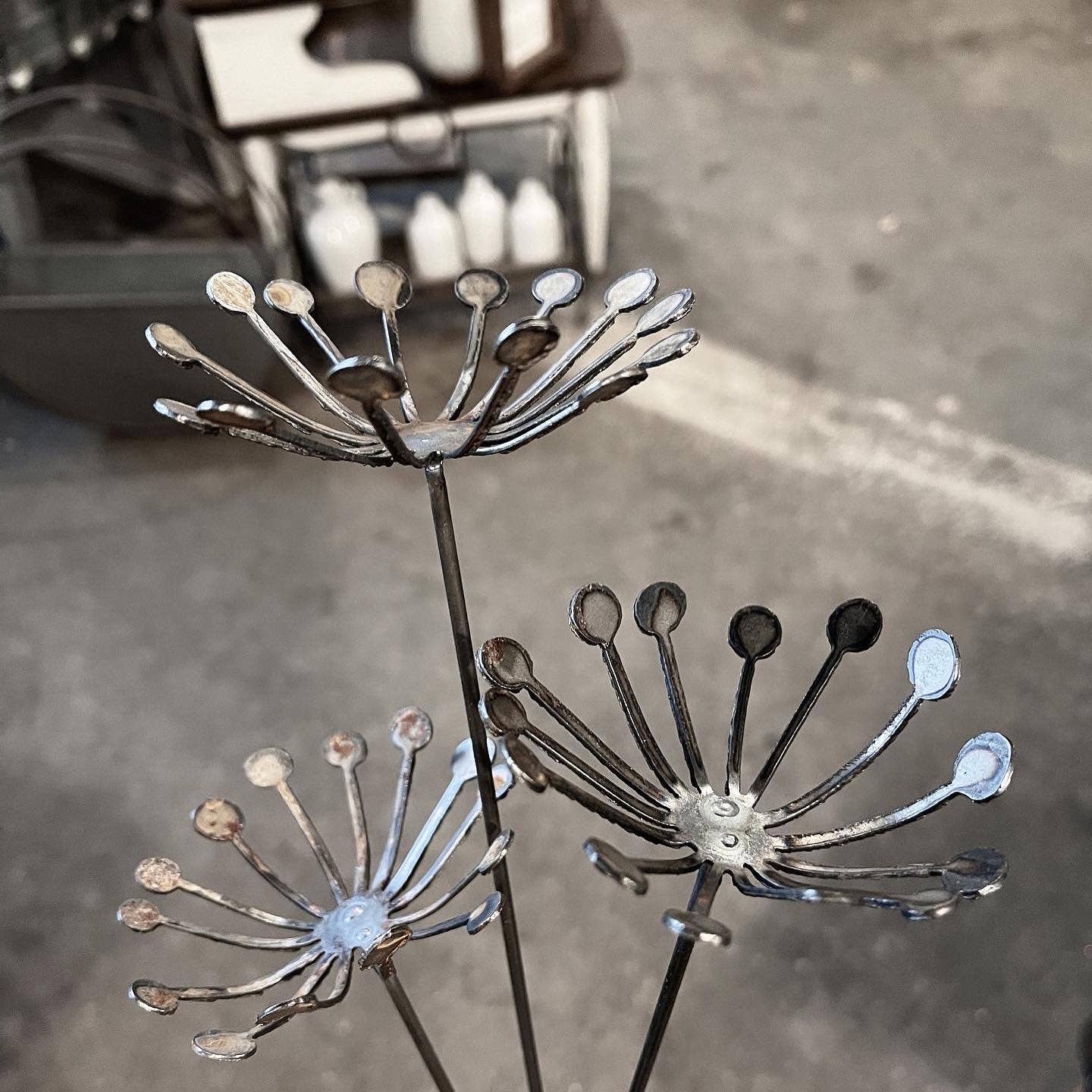 608 The Factory - Wholesale Garden/Lawn Stake - Metal Dandelion Wish Flower Set of 24 Flowers3