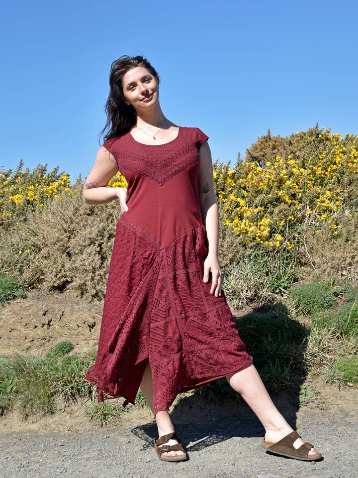 Blonder og hæklet lagdelt kjole for engroshandel hos Wicked Dragon Clothing