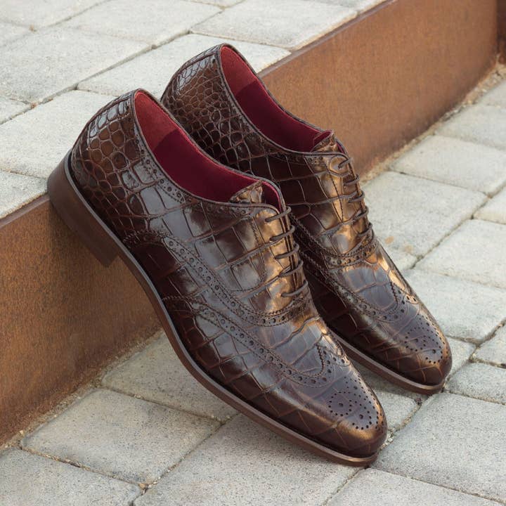 Brogue completo de piel repujada italiana de Aeron para hombre en marrón oscuro para venta al por mayor de DapperFam