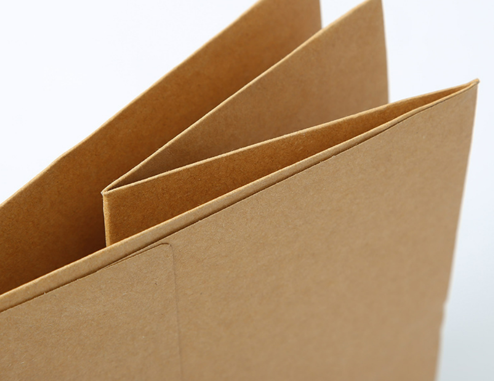 ByHome - Vendita all'ingrosso Buste regalo - Borsa regalo quadrata in carta marrone Kraft con manico in cotone e carta velina2