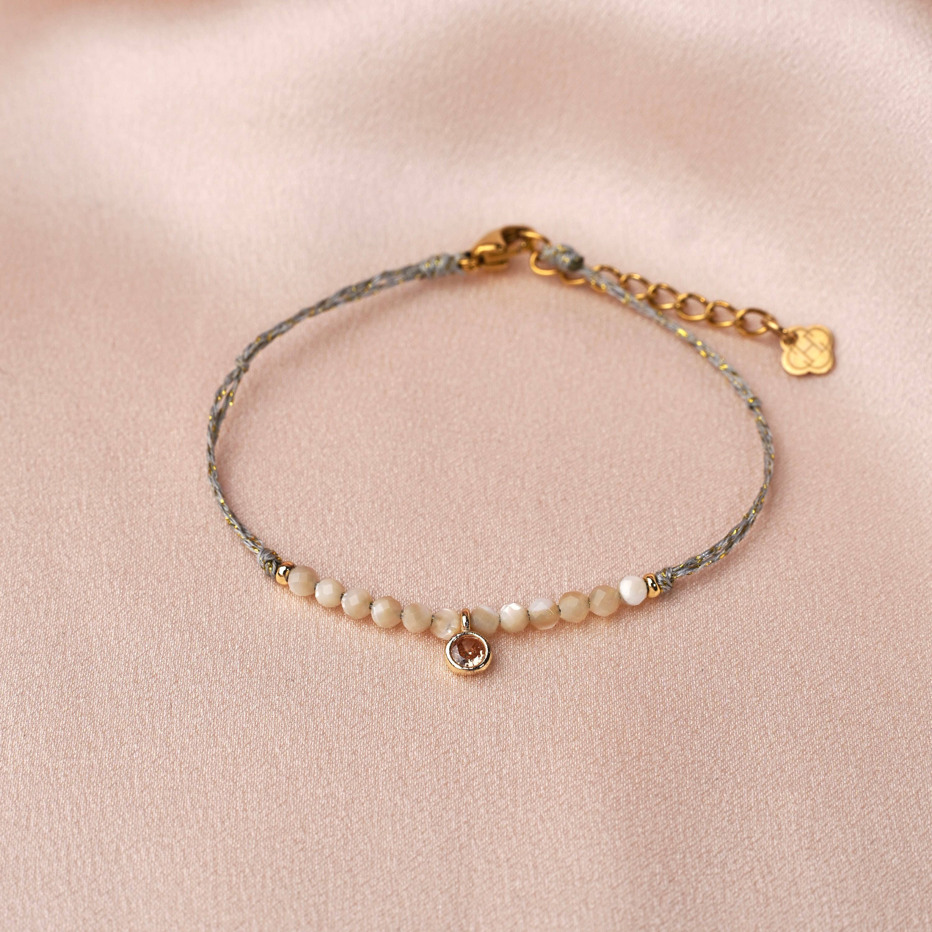 Victoire Collection – Engroshandel Armbånd med vedhæng – Hvid perlearmbånd & lyserød zirkonium2