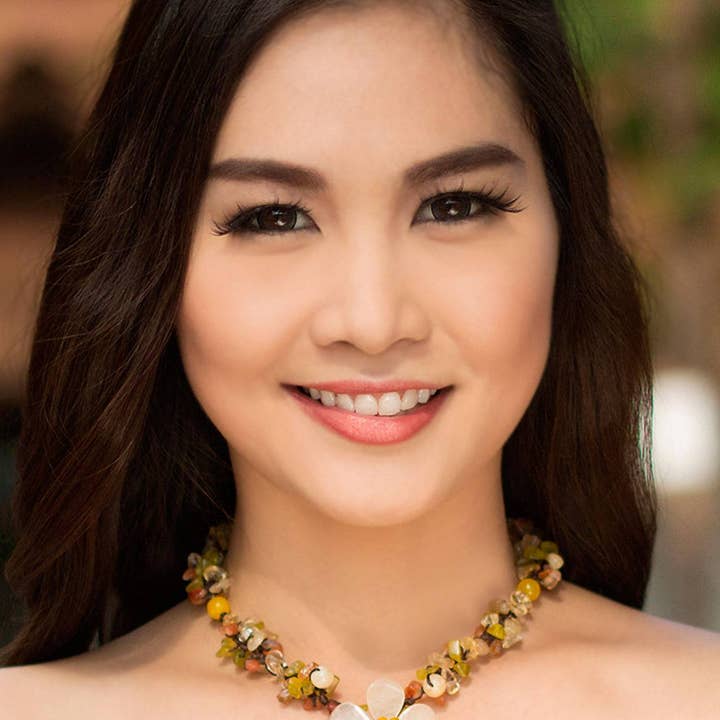 NOVICA Collier fleur éblouissante fleur de quartz et de cornaline pour la vente par NOVICA