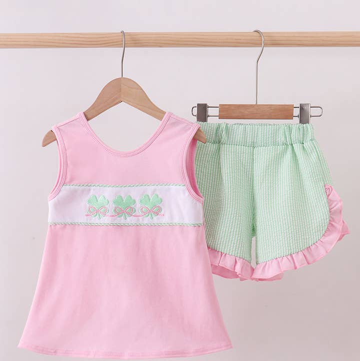 Conjunto de pantalones cortos con volantes de seersucker y bordado de lazo de trébol rosa para venta al por mayor de Aspen Rain Boutique