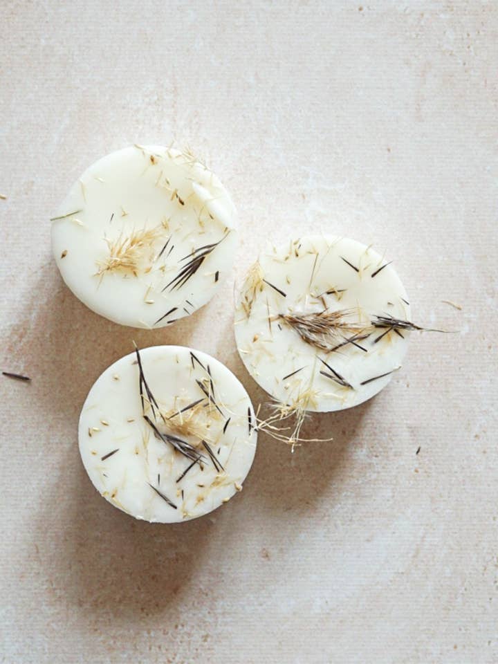 Honey And Tobacco Scented Wax Fondant for wholesale by Leaves & Co