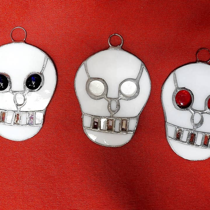 Arara Enterprises - Wholesale Ornament - Windowpane glass Skulls Small 3in.1