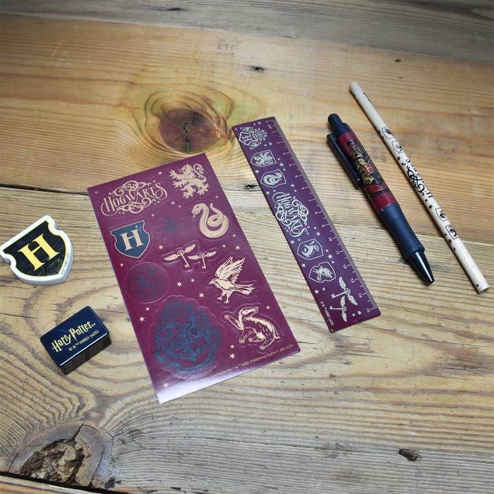 Mad Monkey GmbH - Wholesale Stationery/Notecard Set - Harry Potter - 6-Piece Stationery Set1