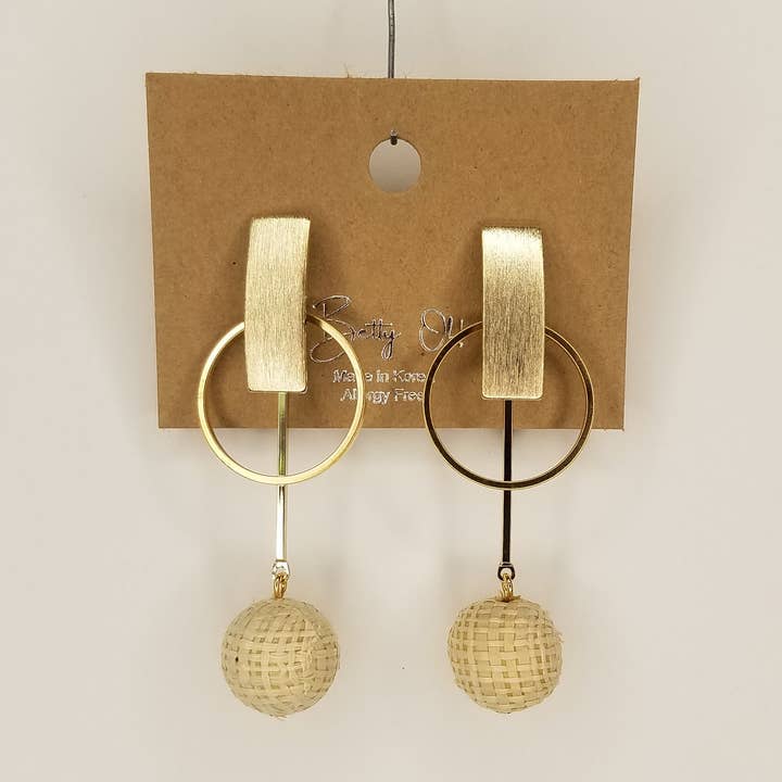 Boucle d'oreille pendante à breloque ronde en toile de jute de style rétro pour la vente par BETTYOH INC