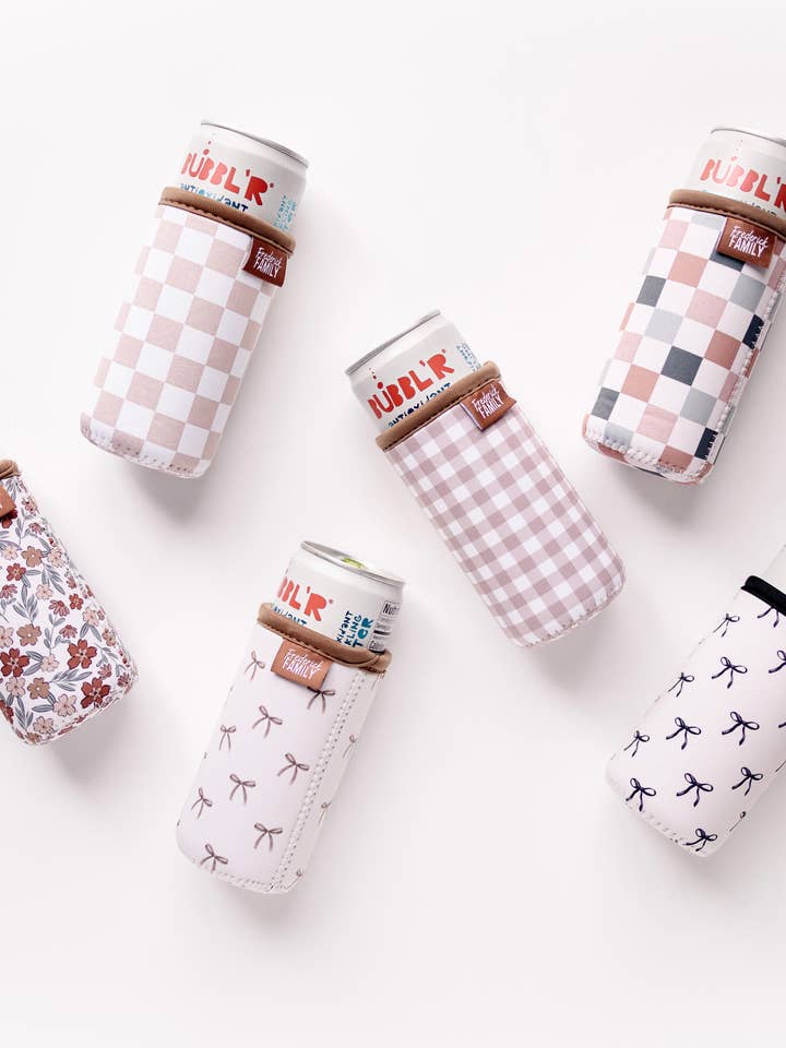 Manicotti per lattine slim - Refrigeratori riutilizzabili in neoprene con motivi estetici, portabottiglie da 12oz per bevande energetiche seltzer. per la vendita all'ingrosso da parte di Frederick Family Co.