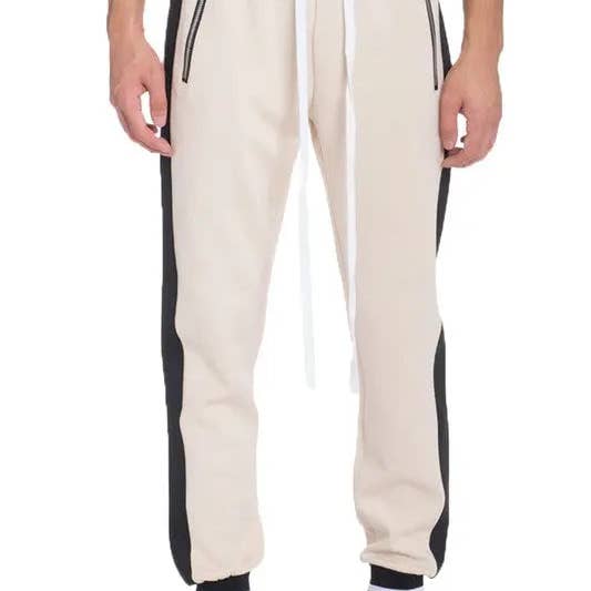 Le pantalon de survêtement Heavy pour la vente par The Closet Junkies