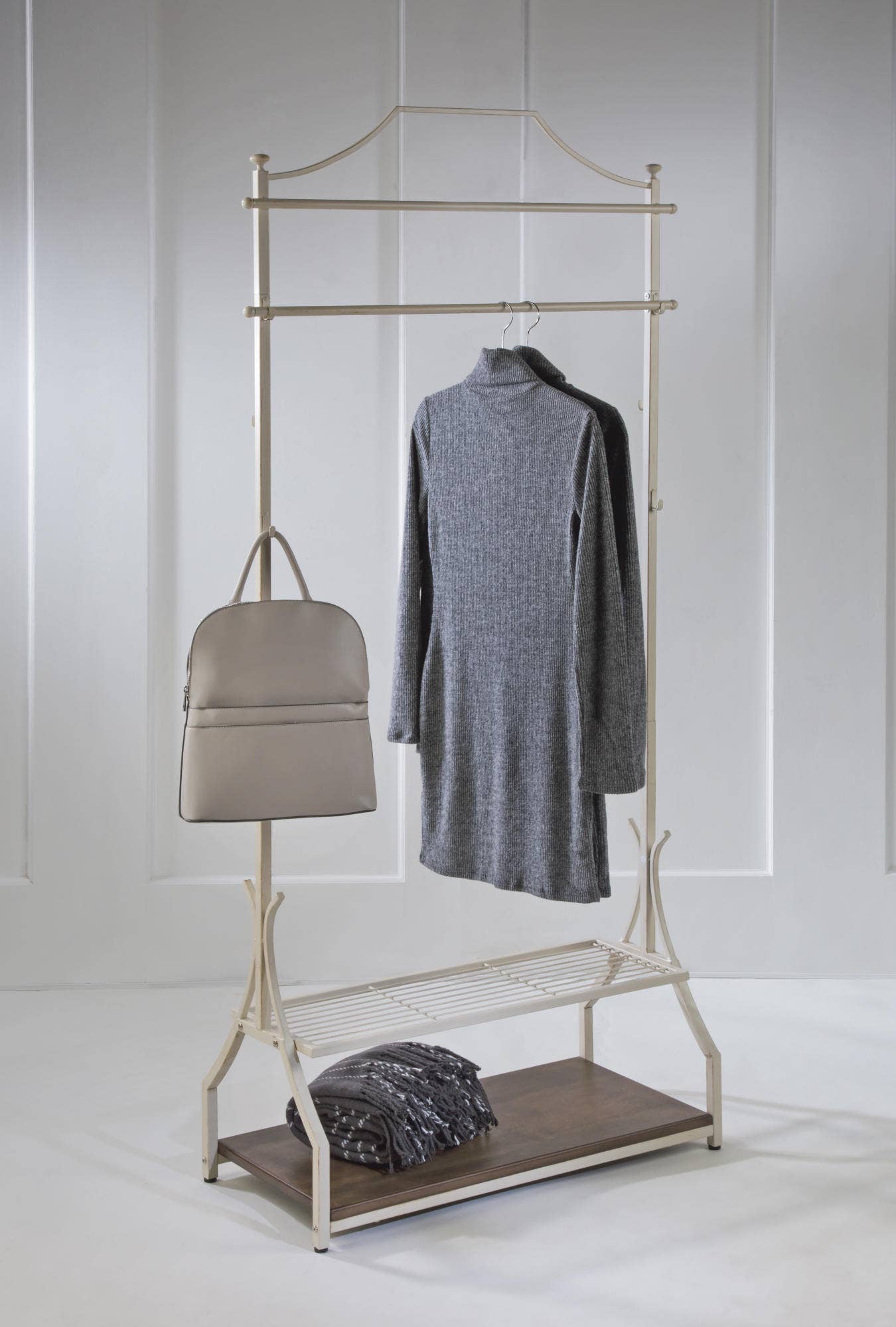 Tripar International – Engroshandel Garderobestativ – Garment Rack med træfiner Base5