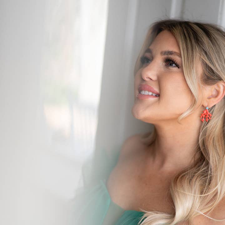 The Pink Reef - Vente Boucles d'oreilles pendantes - Boucles d’oreilles mini corail peintes à la main par The Pink Reef4