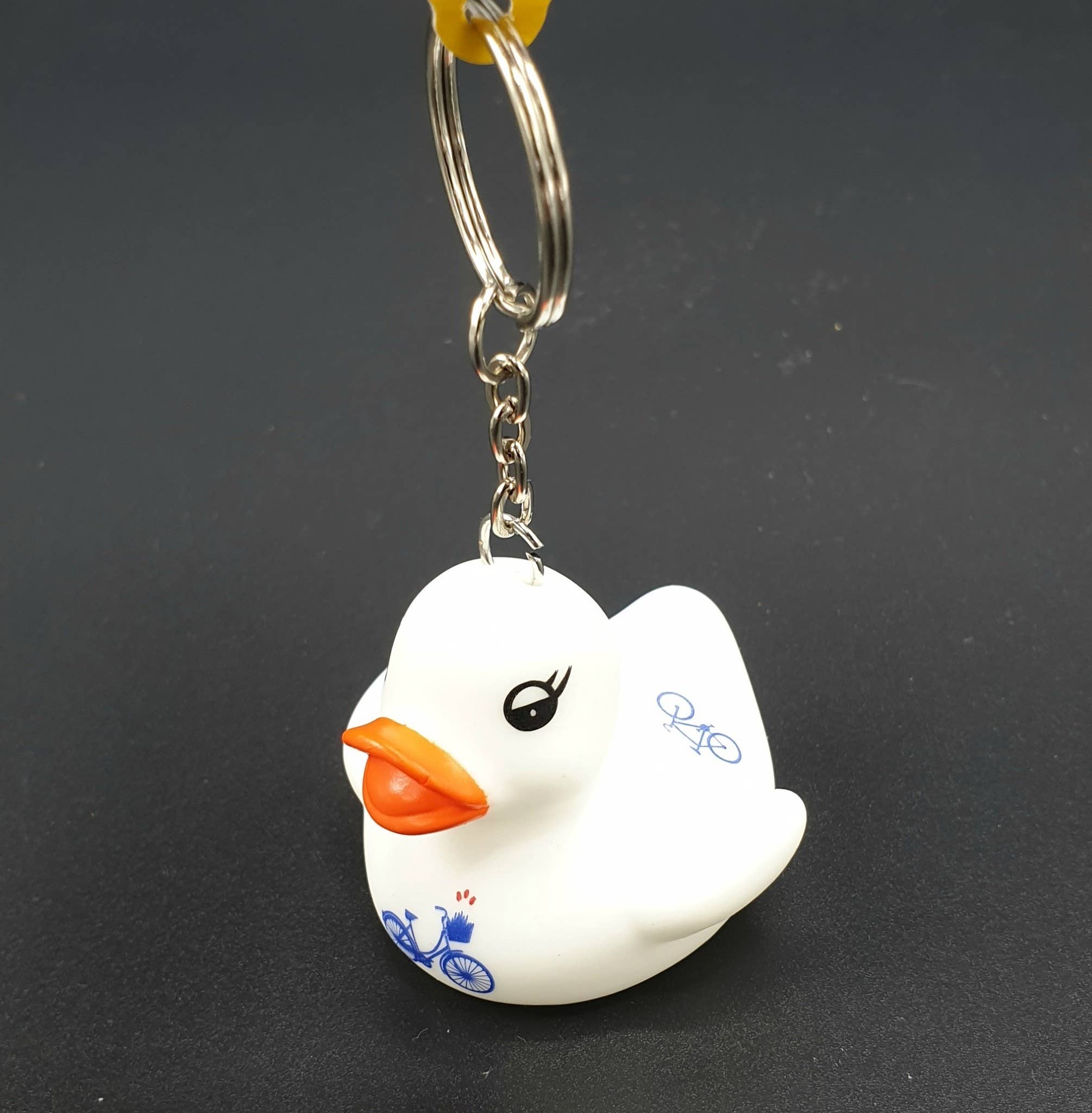 TRAAGOODS.COM - Wholesale Keychain - Unisex - Dutch Ducky Bicycles Keychain1