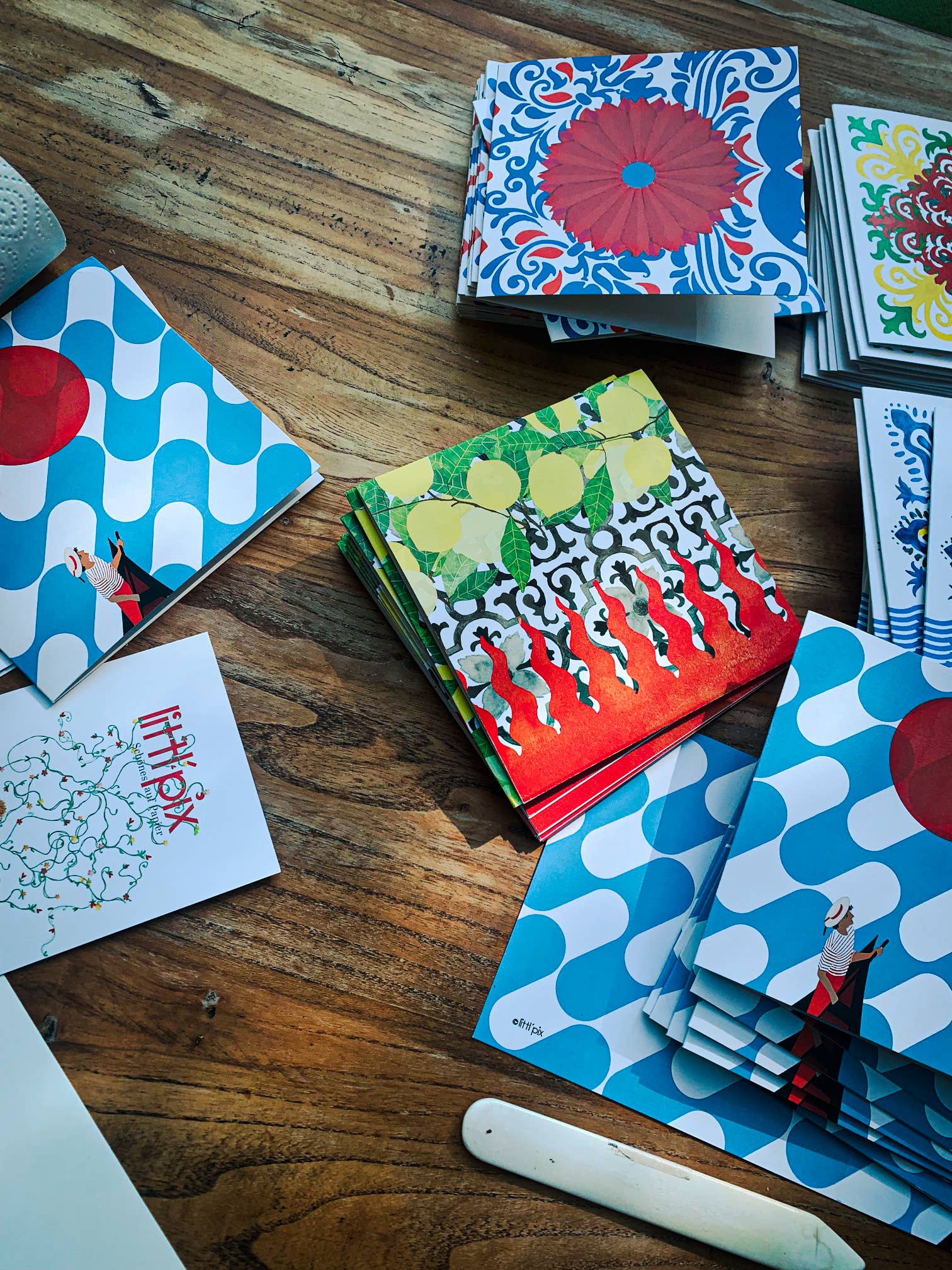 littl'pix - Vendita all'ingrosso Biglietti di auguri generici - Biglietto d'auguri quadrato ‘Italia’ con fiori estivi4