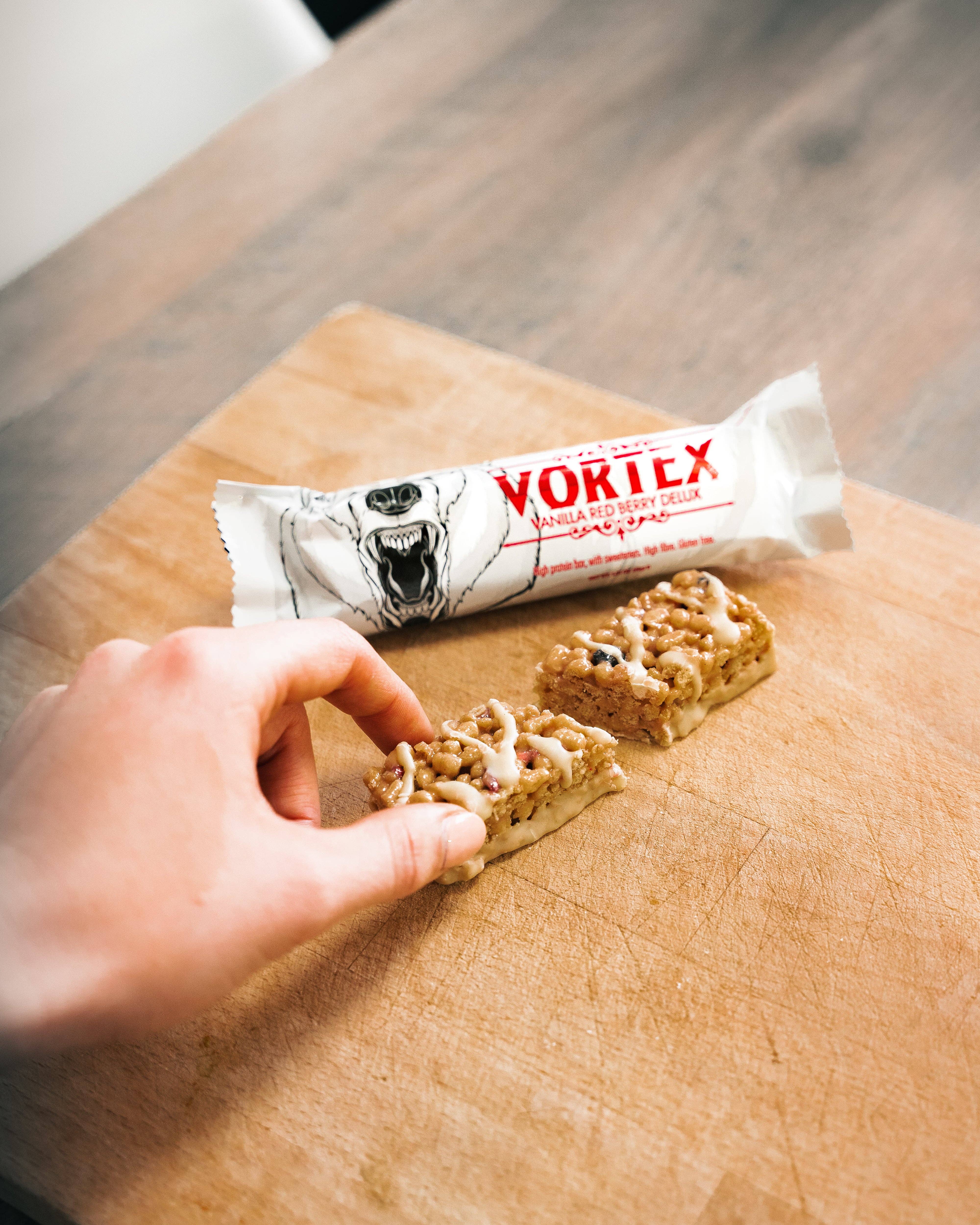 Bear Eats Tiger - Wholesale Snack Bar - Vanilla Red Berry Delux snack bar - box (12pc)4