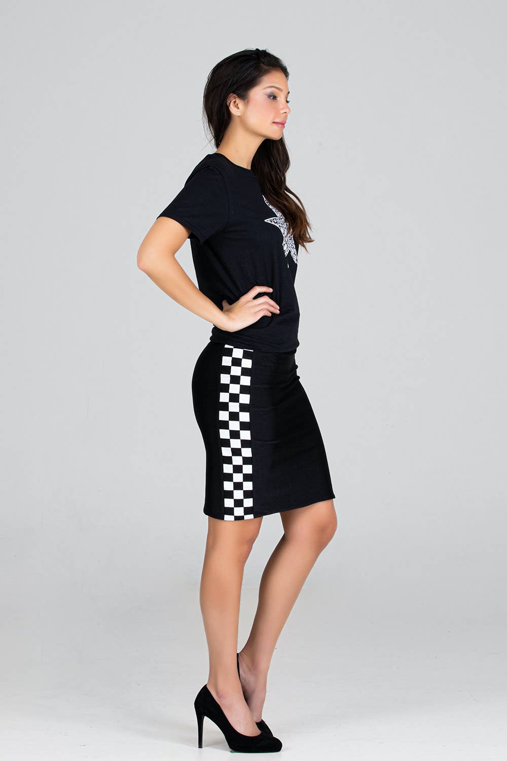 Fever1 Fashion – Engroshandel Nederdel - Dame – Vendbar sort/hvid kort nederdel med ternede sider7