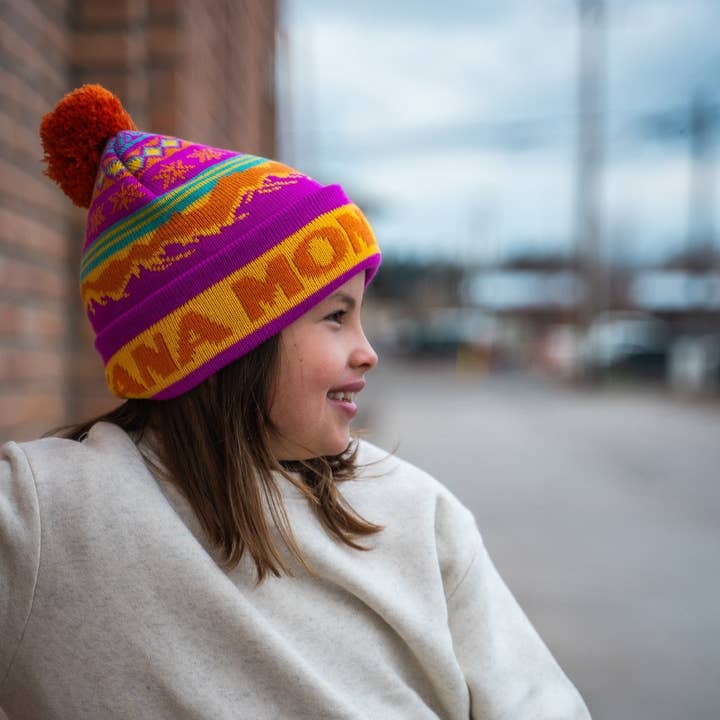 Bonnet à pompon Montana Scenic pour enfants - Rose/bleu marine pour la vente par The Montana Scene