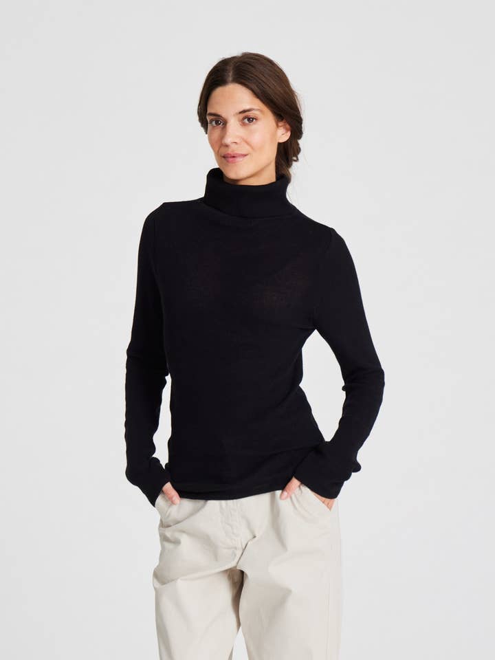 Cathrine L/S Pull Col Roulé GOTS 243975 - Noir pour la vente par gai-lisva