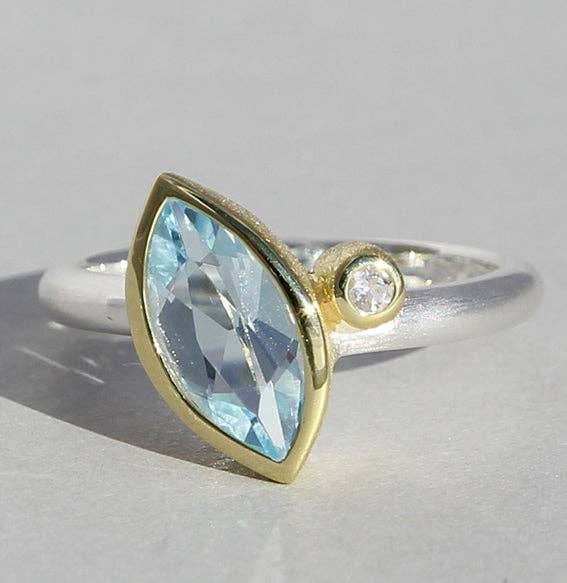 Campur GmbH - Wholesale Cocktail/gelegenheidsring - Zilveren ring met goud verguld, topaas en bergkristal1