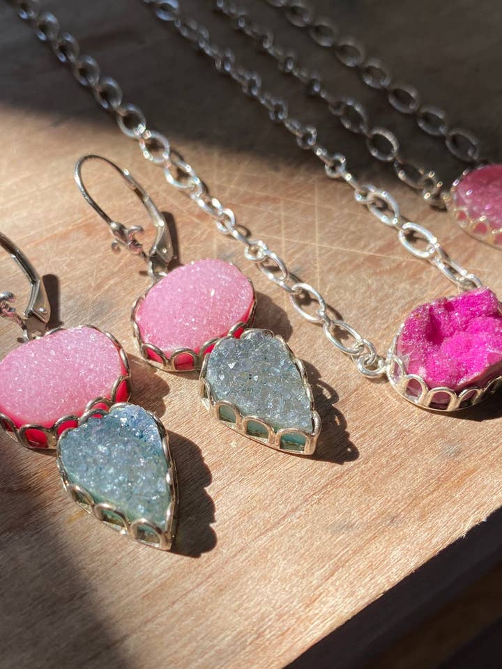 Gatsby Druzy Lever Back Örhängen för wholesale av Ivory Jacks