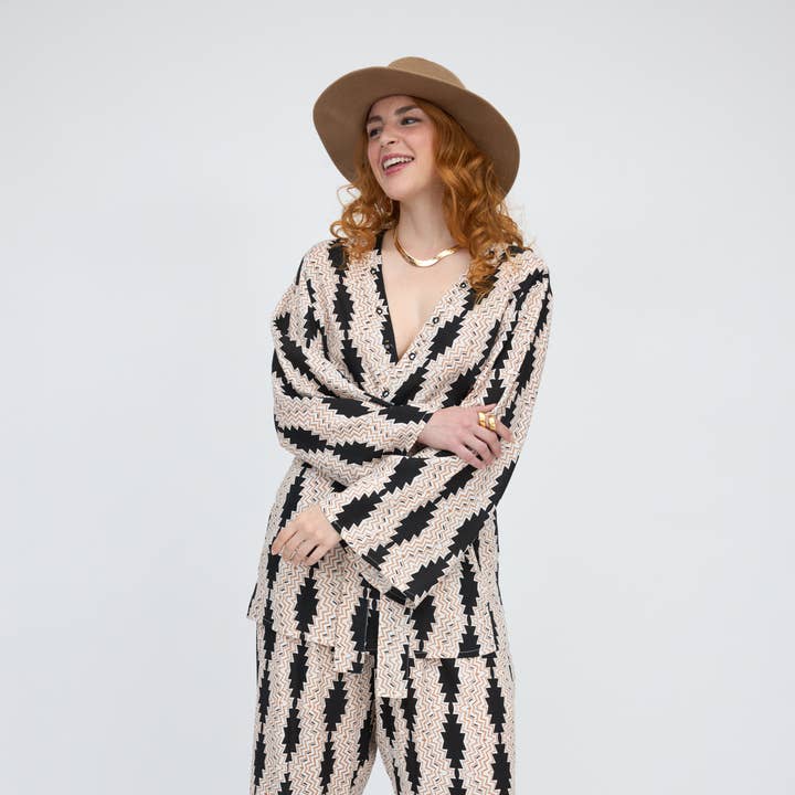 Boho-Set aus Kimono und Hose mit Tribal-Print und andere Ergebnisse für boho mode im Großhandel. Kostenlose Rücksendungen und 60-Tage-Zahlungsziel auf Faire im Trend auf Faire.